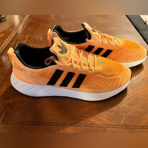 Adidas Swift Run 22 ‘Acid Orange’